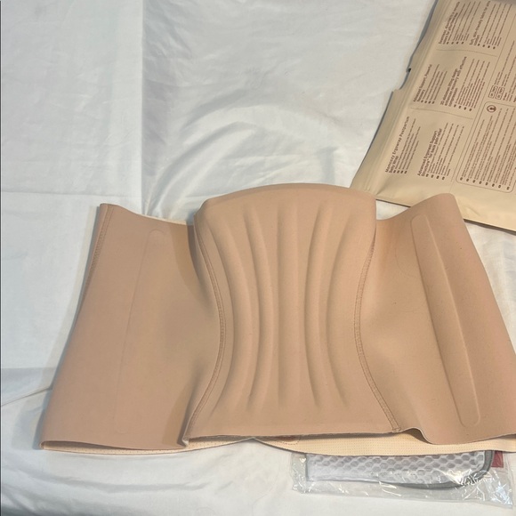 Momcozy Ergonomic Postpartum Belly Wrap - Oyster Pink - Picture 8 of 8